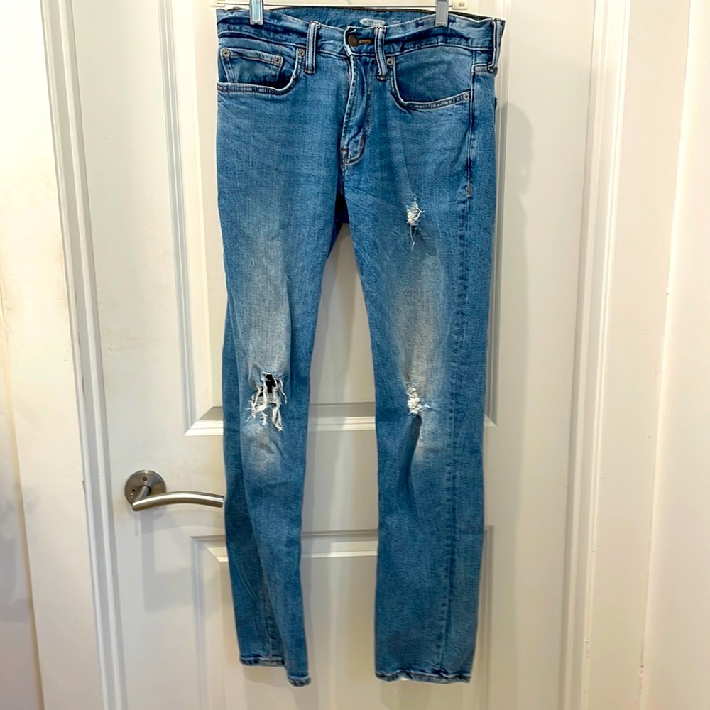 EUC Old Navy distressed built in flex slim jeans - 30 x 32